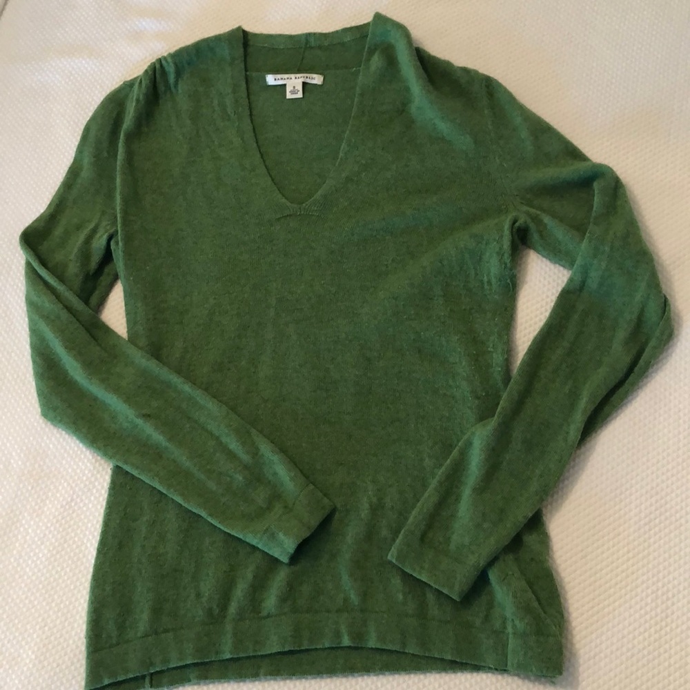 Banana Republic V neck sweater